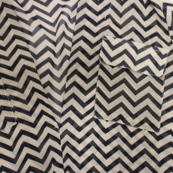 Alloy Tan & Black Hi Lo Chevron Blouse Size S - Picture 5 of 8